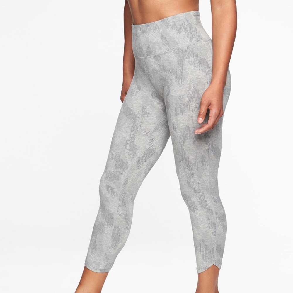 {Athleta} Be Present Crop Legging
